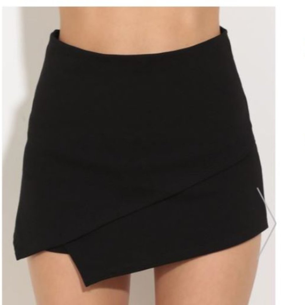 Asymmetric Skort In Black